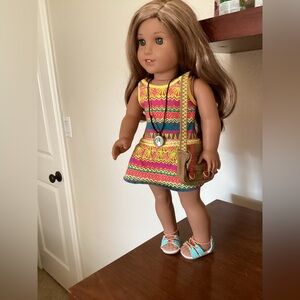 LEA CLARK GOY 2016 American Girl Doll w/Shoes, Bag & Necklace. Exc condition.
